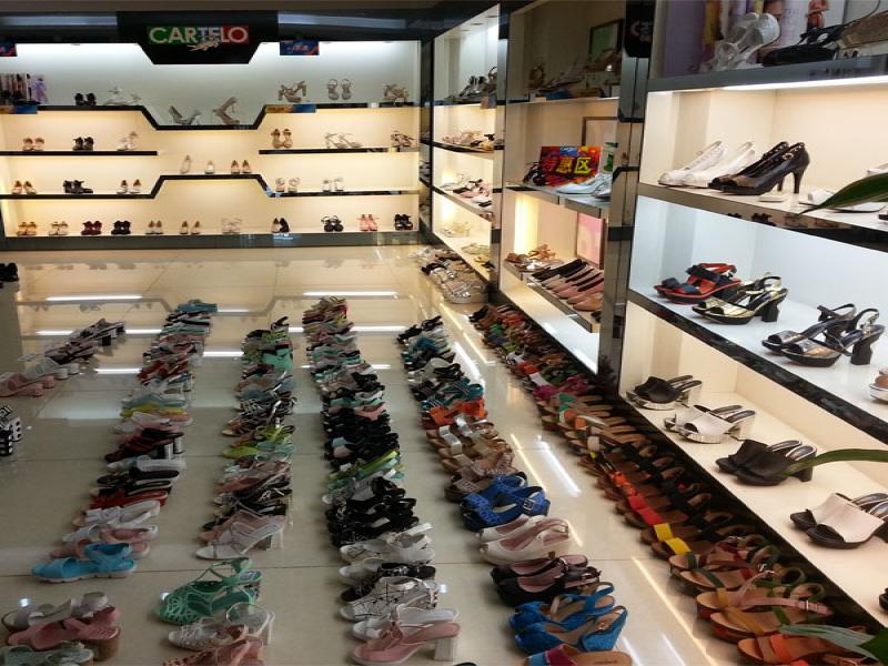 卡帝樂鱷魚直營店