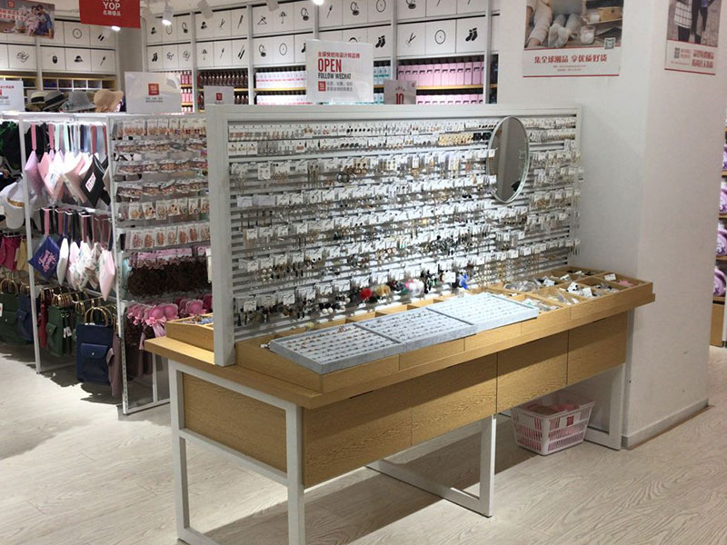 名潮優品潮品店