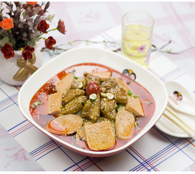 我們的小伙伴冒菜產品-香辣肥腸冒菜