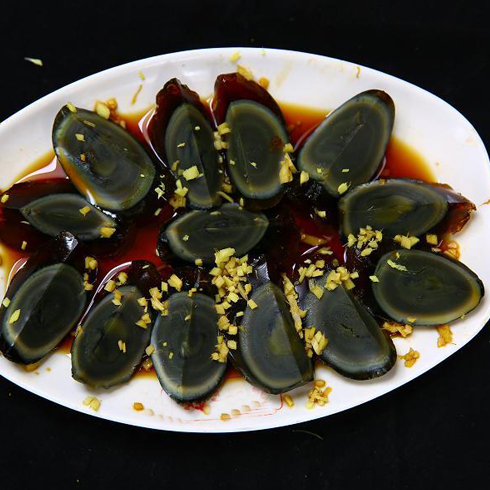一鍋兩頭?；疱?涼菜姜汁松花蛋 