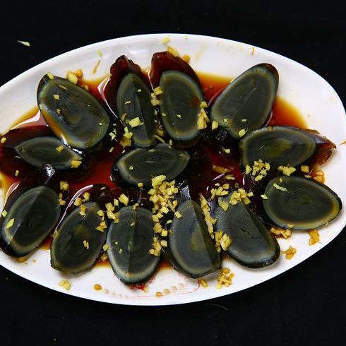 一鍋兩頭?；疱?涼菜姜汁松花蛋 