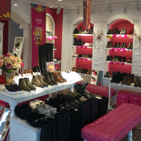 甜豐麥浪女鞋店內展示